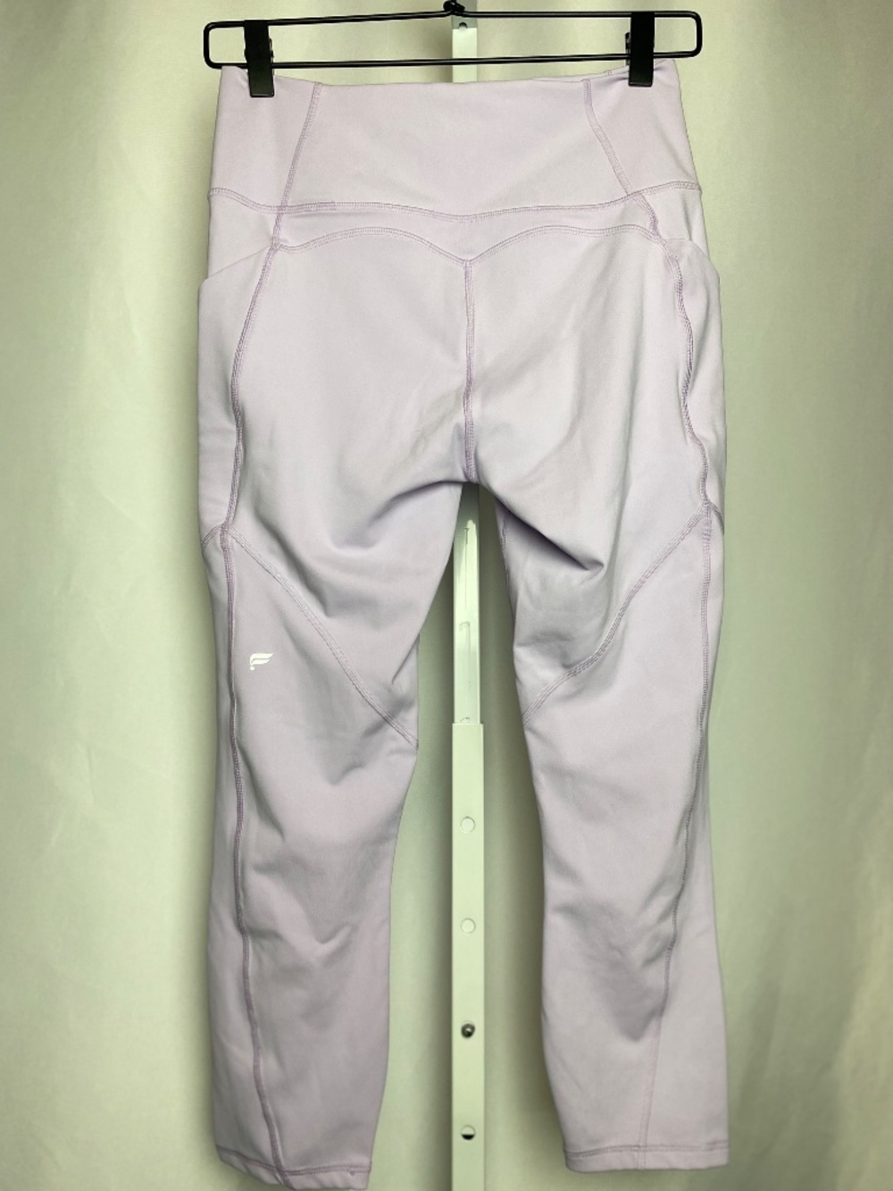 Fabletics Womenʻs Lavender Oasis PreLuxe High Waisted Capri Yoga Leggings - Picture 8 of 10